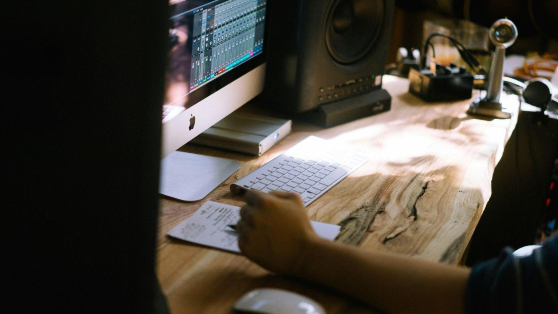 Práctica de escucha activa en grupo reducido